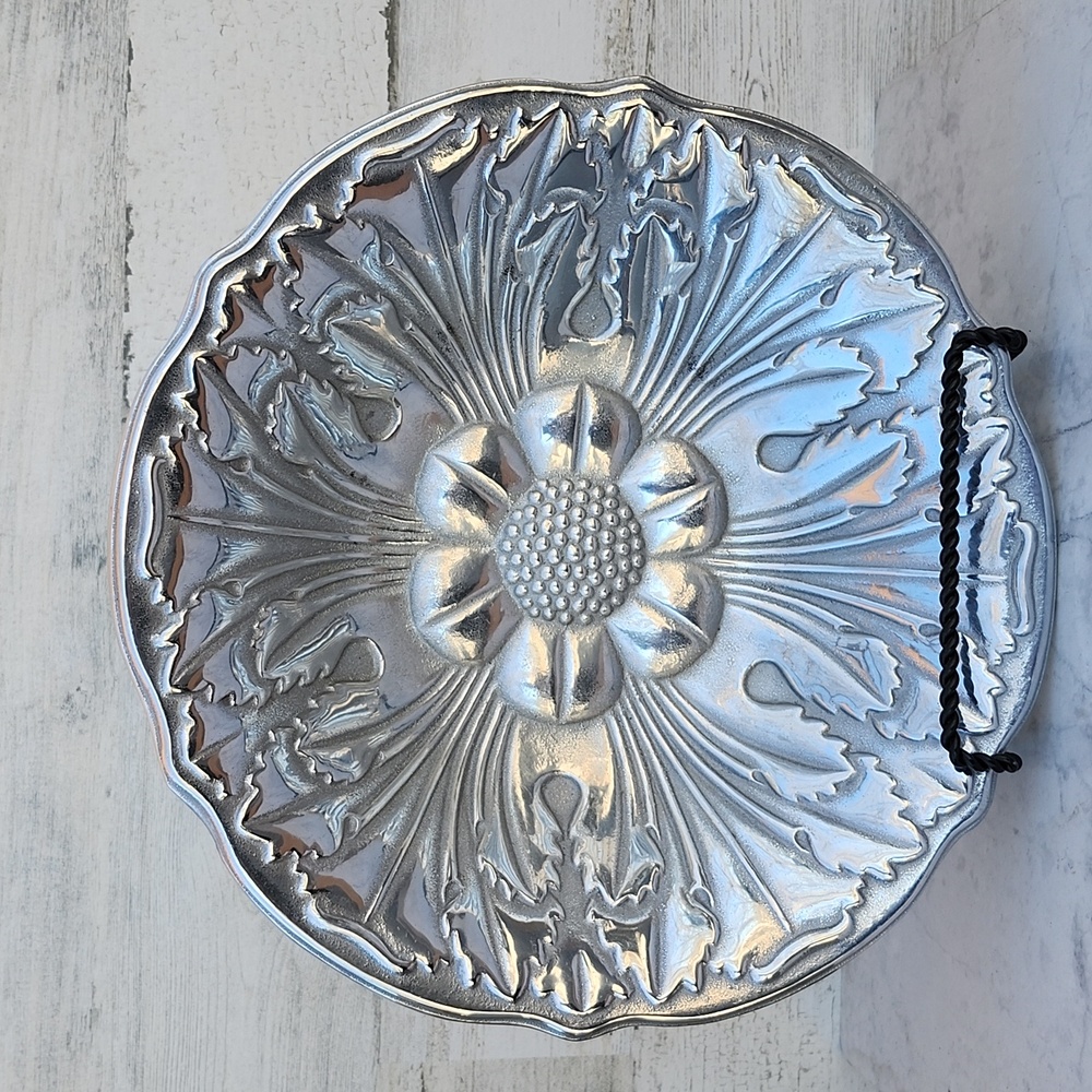 WILTON ARMETALE ACANTHUS BOWL